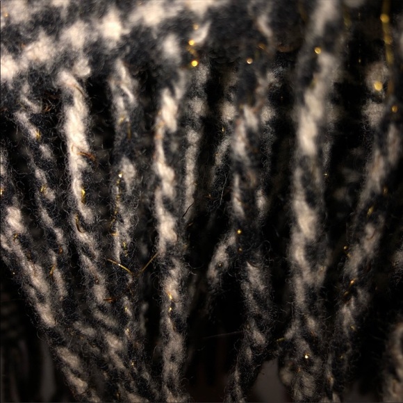 Bloomingdale’s Houndstooth Poncho - Picture 7 of 7